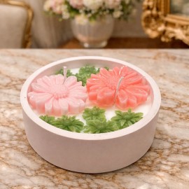 Amber Kokulu %100 Doğal Soya Mum – Aromaterapi Dekoratif Mum | Çiçek Desenli Tasarım 12x4 cm